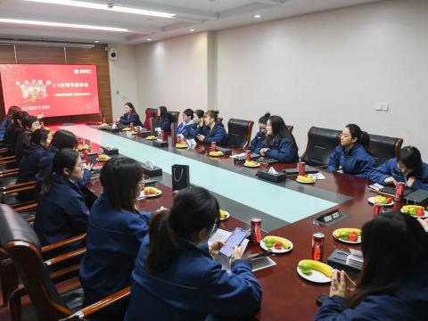 女神节欢乐 | 愿你熠熠青春，开放光线